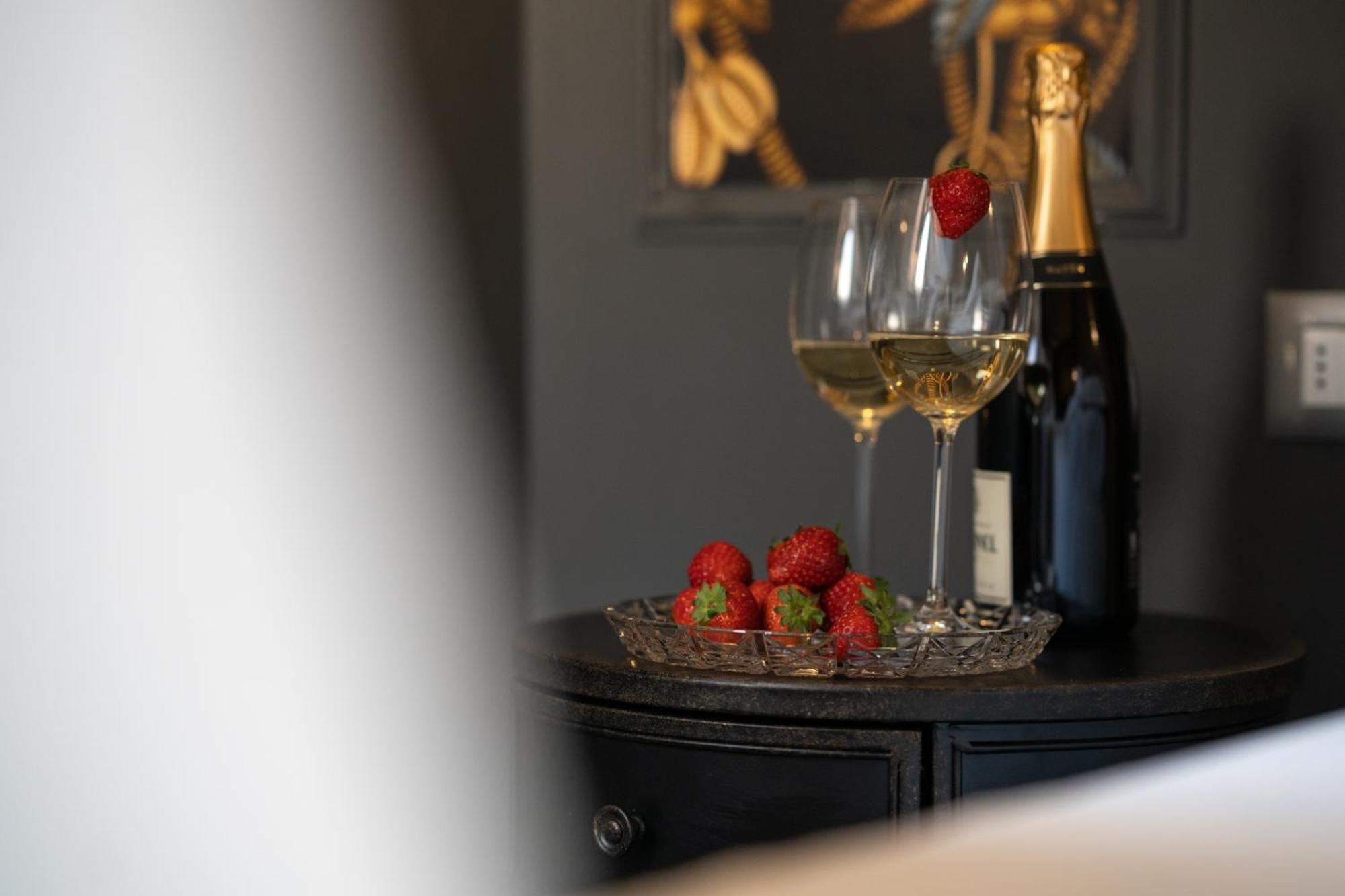 Residenze Carlo Alberto - Boutique Apartment เวโรนา ภายนอก รูปภาพ